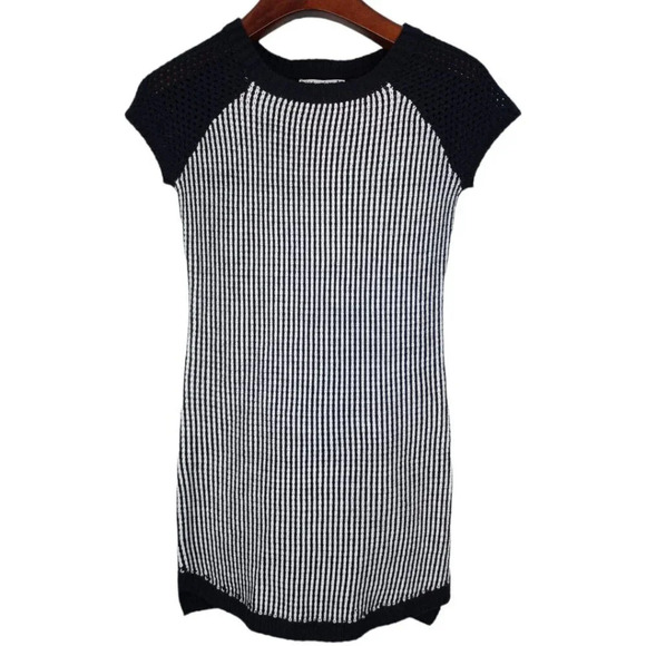 Made For Me to Look Amazing Black /White Crochet sweater dress Size Small - Picture 1 of 8